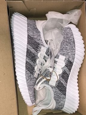 Title: Adidas Kaptir Flow Women's Running Shoes - White/Gray (Size 6)
